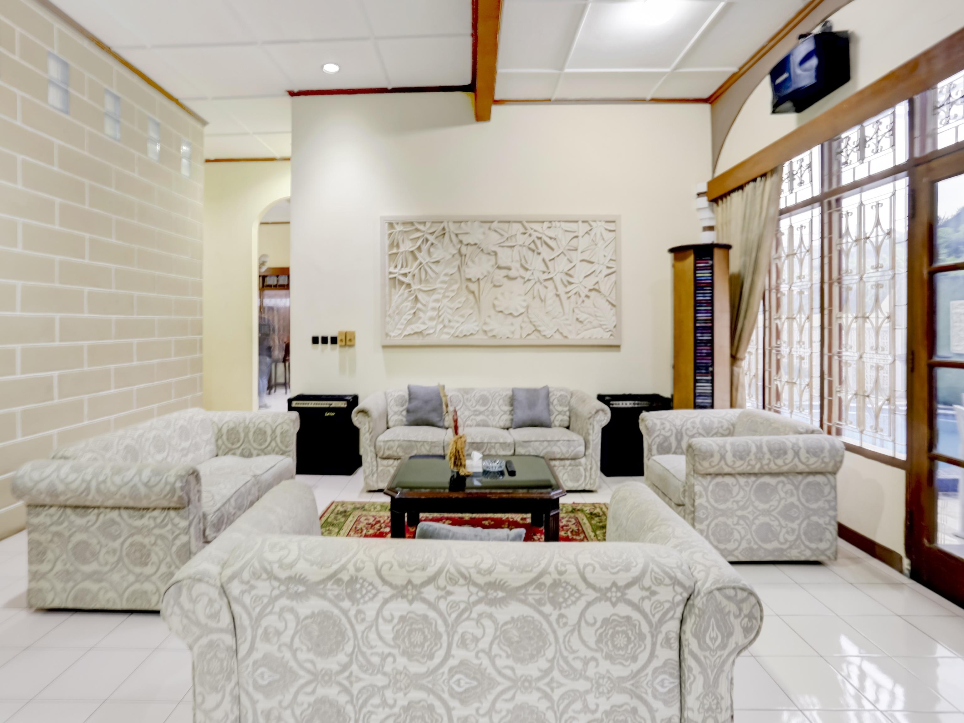 Oyo 90066 Tobana Pejaten House Jakarta Buitenkant foto