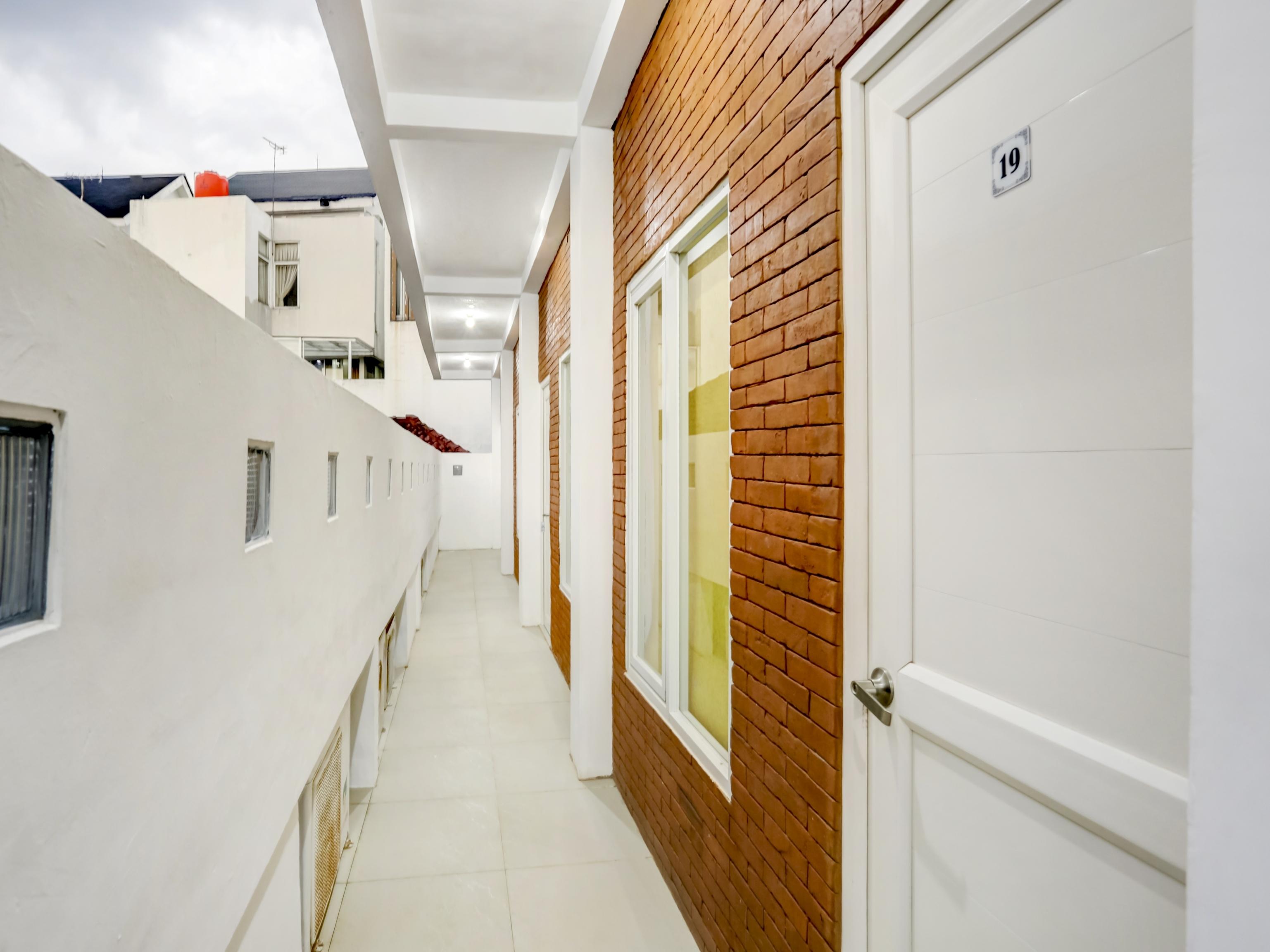 Oyo 90066 Tobana Pejaten House Jakarta Buitenkant foto